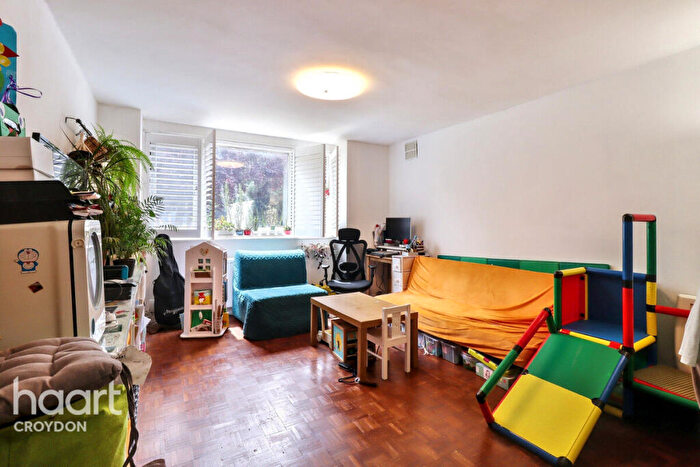 1 Bedroom Block Of Apartments For Sale In Nottingham Road, South Croydon, CR2