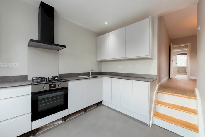 2 Bedroom Flat To Rent In Netherwood Road, London, W14