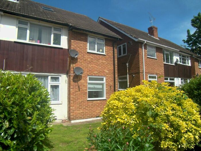 2 Bedroom Maisonette To Rent In Kings Grove, Gidea Park, Romford, RM1