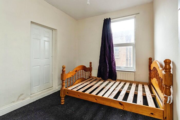 2 Bedroom End Of Terrace House For Sale In Hartley Road, Nottingham, NG7