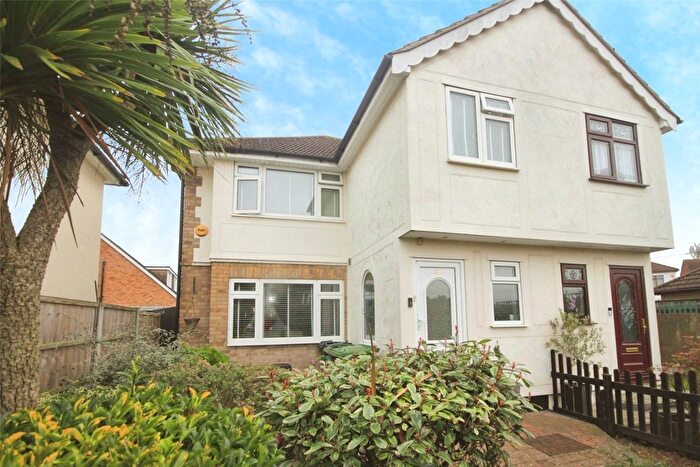 3 Bedroom Detached House For Sale In Longfield Road, Wickford, Essex, SS11