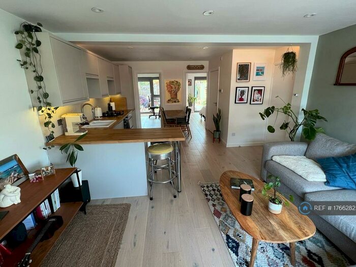 2 Bedroom Flat To Rent In Glyn Road, London, E5