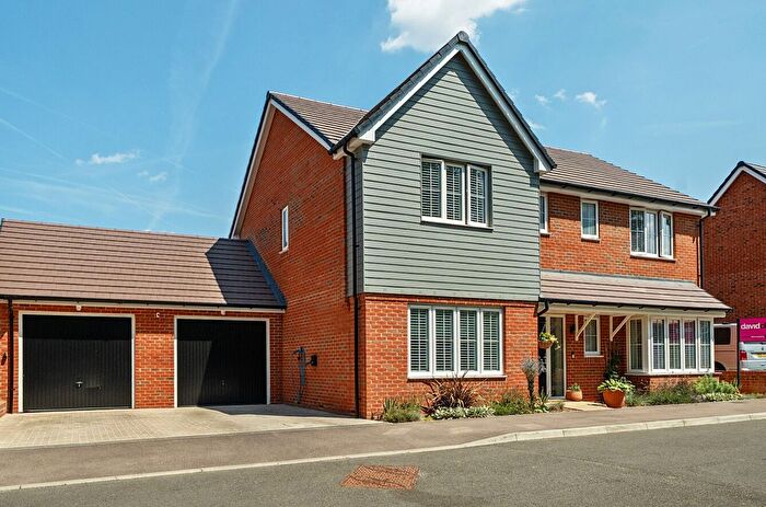 4 Bedroom Detached House For Sale In Hawfinch Place, Finchwood Park, Wokingham, Berkshire, RG40