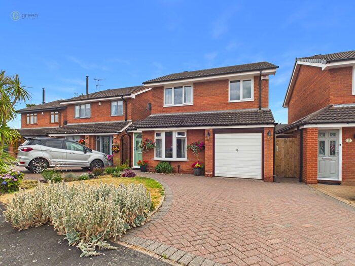 3 Bedroom Detached House For Sale In Birch Close, Kingsbury, B78