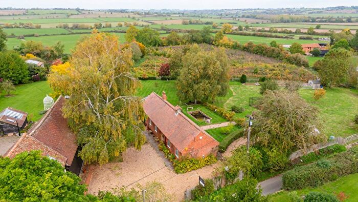 2 Bedroom Barn Conversion For Sale In Manor Field, Weedon, Buckinghamshire., HP22