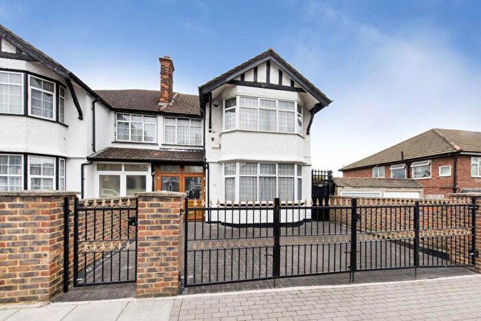 4 Bedroom Semi Detached House To Rent In Sevington Road, London, NW4
