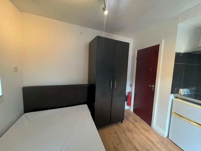 Studio To Rent In Brays Lane, Coventry, CV2
