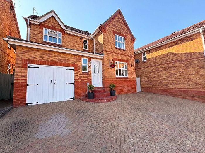 4 Bedroom Detached House For Sale In Larch Drive, Daventry, Northamptonshire, NN11