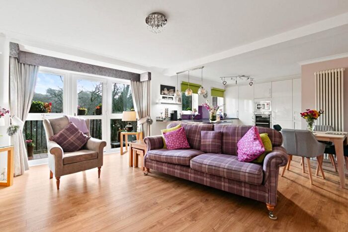 3 Bedroom Flat For Sale In Millholm Road, Cathcart, G44