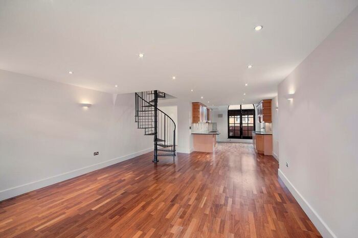 4 Bedroom Town House To Rent In Three Colt Street, E14