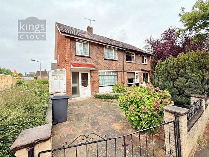 3 Bedroom House For Sale In Genever Close, London, E4