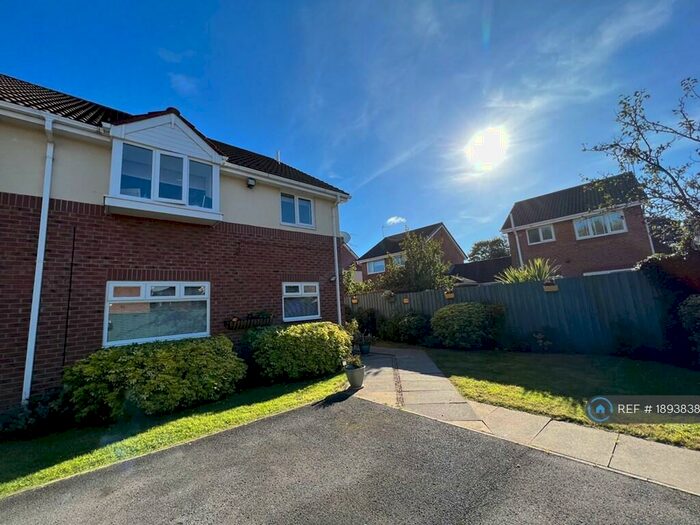 2 Bedroom Flat To Rent In Chaucer Close, Gateshead, NE8