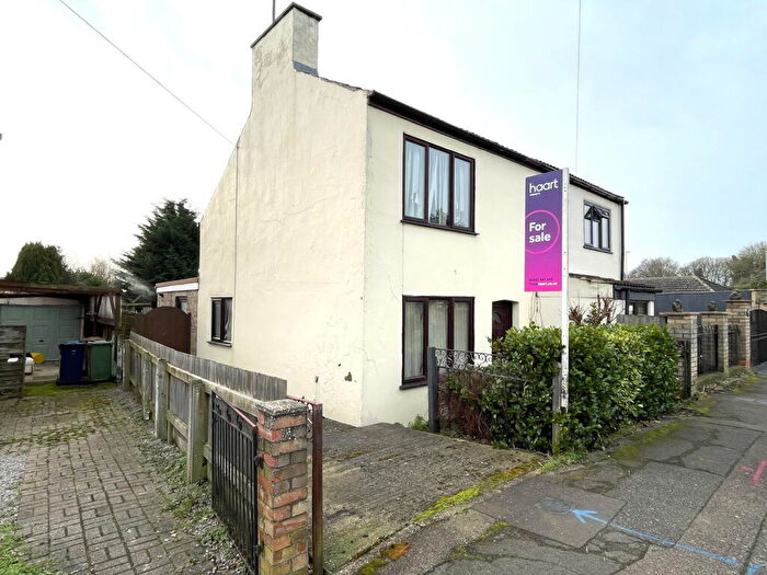2 Bedroom Semi-Detached House For Sale In Old Lynn Road, Wisbech, PE13