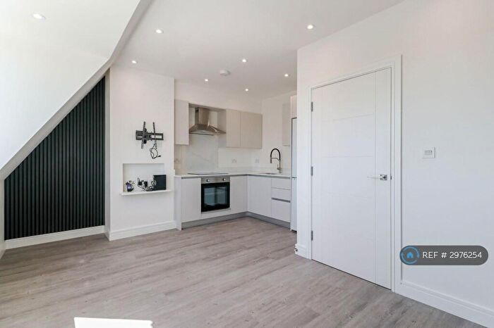 1 Bedroom Flat To Rent In Crawford Road, Hatfield, AL10