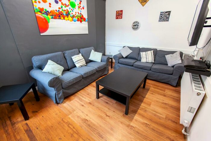 7 Bedroom Semi-Detached House To Rent In Deane Road, L7