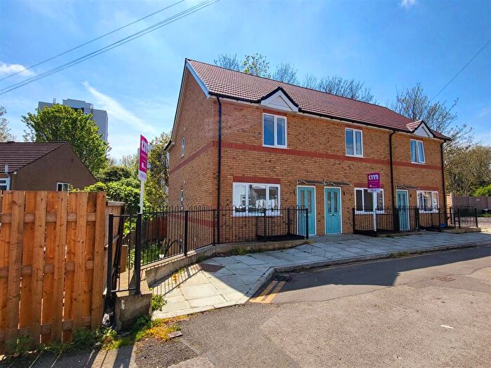 4 Bedroom Semi-Detached House For Sale In Prospect Place, Grays, RM17