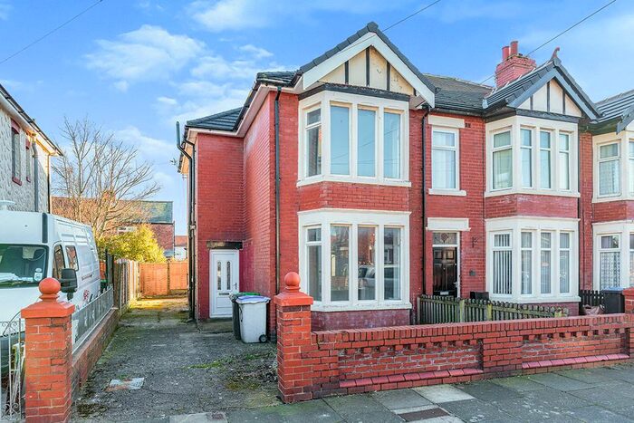 3 Bedroom Detached House To Rent In Chislehurst Avenue, Blackpool, Lancashire, FY4