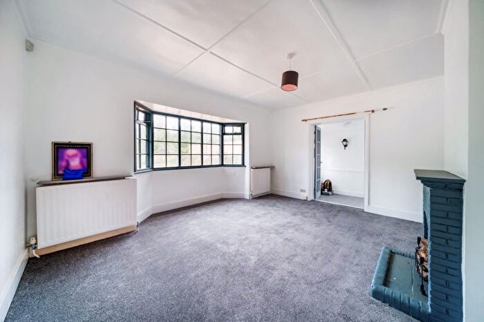 4 Bedroom Detached Bungalow To Rent In Welley Road, Staines-Upon-Thames, TW19