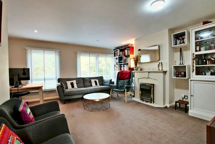 3 Bedroom Town House To Rent In Mead Way, Bromley, BR2