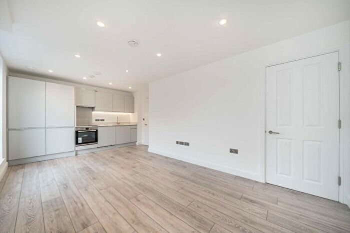 3 Bedroom Apartment To Rent In Eloise House, Portland Road, South Norwood, Croydon, London, SE25