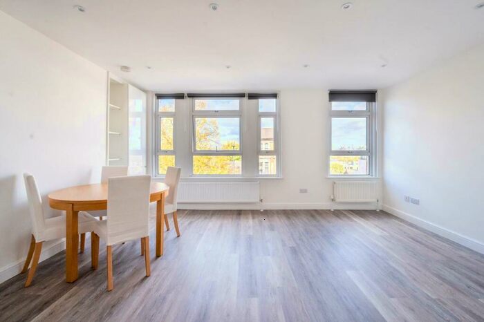 1 Bedroom Maisonette To Rent In Lavender Hill, Battersea, London, SW11