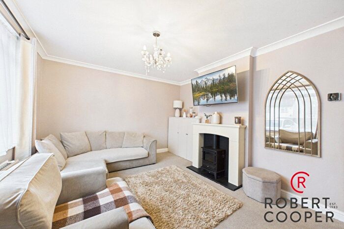 2 Bedroom End Terrace House For Sale In Muirfield Road, South Oxhey, WD19