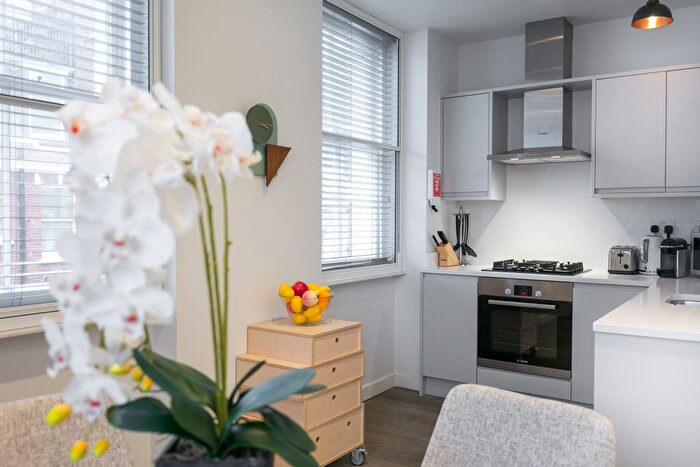 1 Bedroom Flat To Rent In Rathbone Place, London, W1T