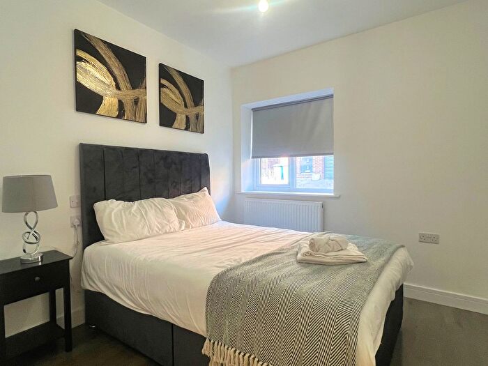 2 Bedroom Flat To Rent In Crescent Drive, Aldershot, GU12