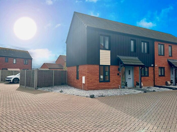 2 Bedroom Semi-Detached House To Rent In Wainscot Drive, Bradwell, NR31