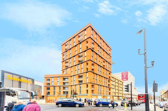 2 Bedroom Flat To Rent In High Street, Sutton, SM1