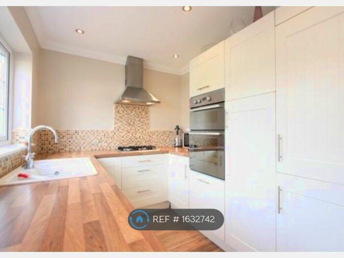 4 Bedroom Semi-Detached House To Rent In Herkomer Road, Bushey, WD23