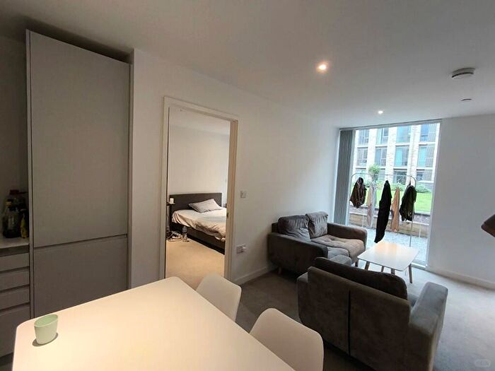 2 Bedroom Flat To Rent In Burlington Square, Boundary Lane, Manchester, Greater Manchester, M15