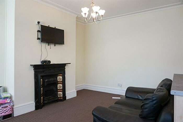 3 Bedroom House To Rent In Elsham Terrace, Leeds, LS4