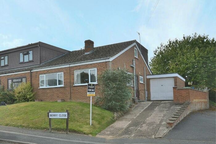 4 Bedroom Semi-Detached House For Sale In Berry Close, Rothersthorpe, Northampton, NN7