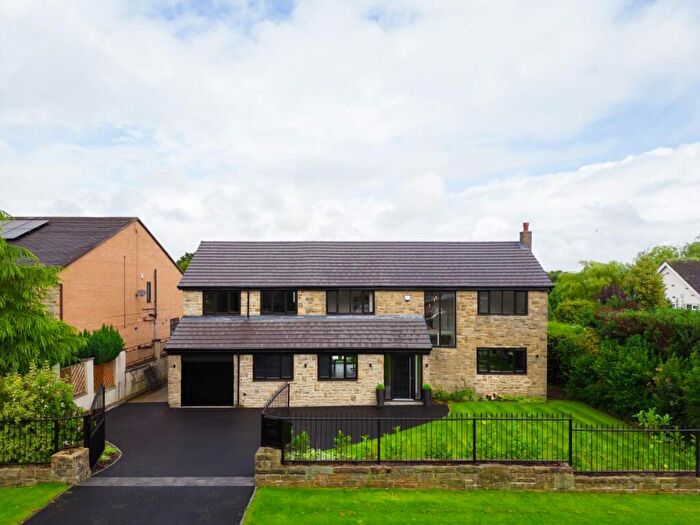 5 Bedroom Detached House For Sale In Wigton Lane, Alwoodley, LS17