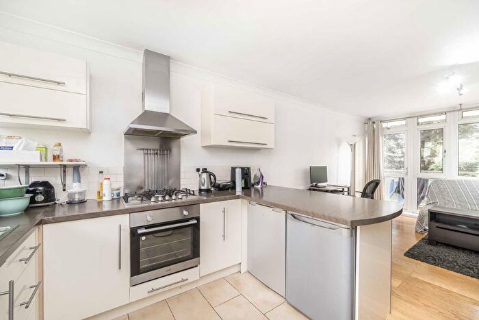 1 Bedroom Flat To Rent In Winterfold Close, Southfields, SW19