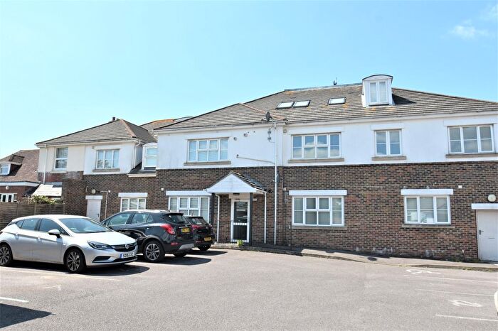 1 Bedroom Flat To Rent In Sandpiper House, - Portsmouth Road, Lee On The Solent, PO13