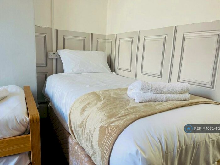 Studio To Rent In Central Quadruple Rooms, Brighton, BN1