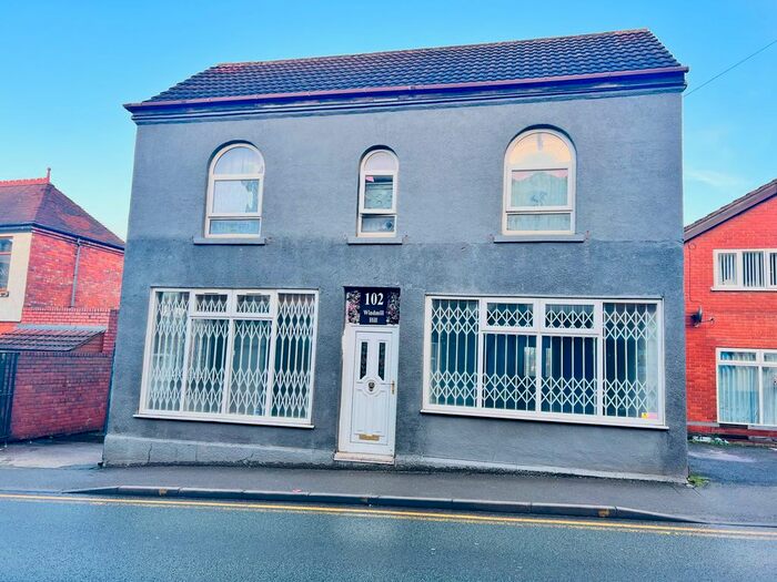 2 Bedroom Flat To Rent In Windmill Hill, Halesowen, B63