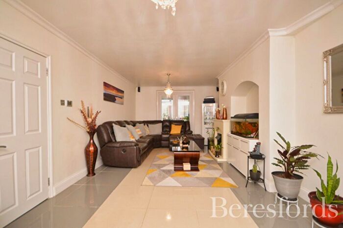 3 Bedroom Terraced House For Sale In Green Lane, Dagenham, RM8