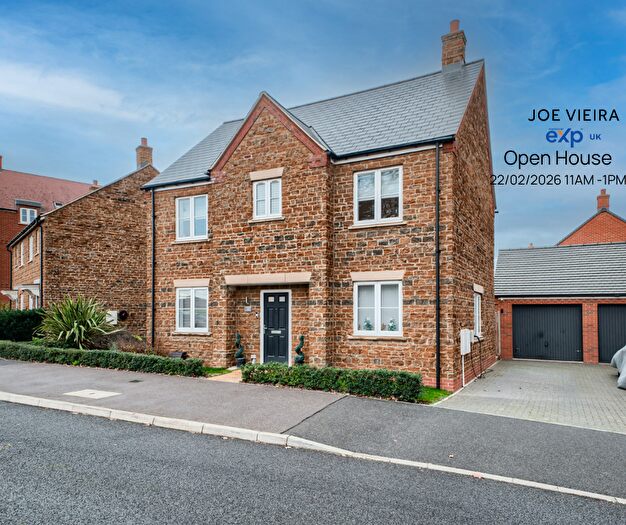 4 Bedroom Detached House For Sale In Thenford Way, Banbury, OX16