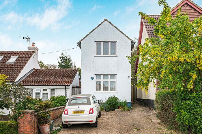 2 Bedroom Detached House For Sale In Highfield Road, Sandridge, St. Albans, AL4