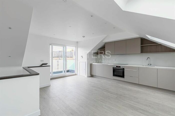 2 Bedroom Flat To Rent In Green Lanes, London, N16