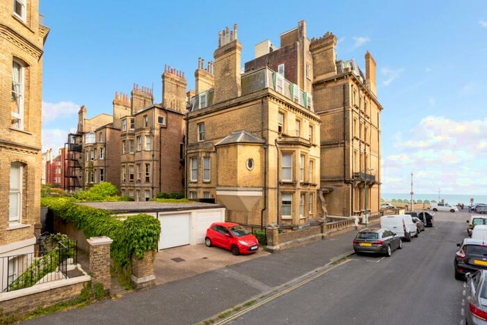 2 Bedroom Flat To Rent In Kings Gardens Hove, BN3