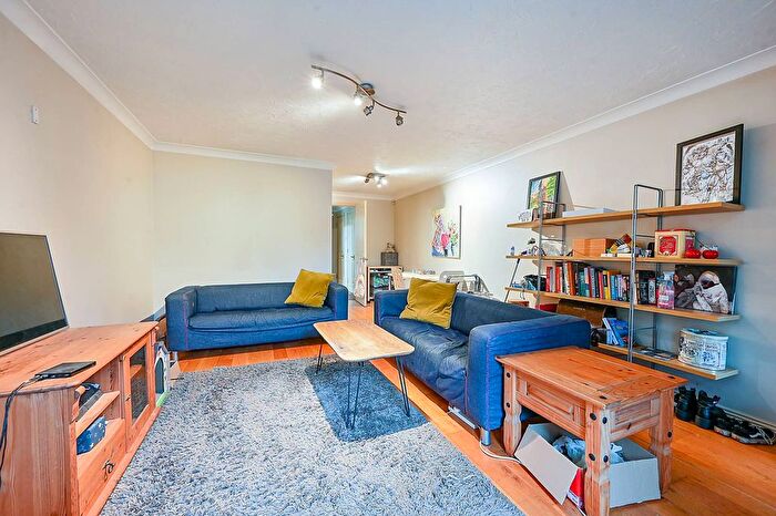 1 Bedroom Flat For Sale In Kingswood Terrace, Chiswick, London, W4