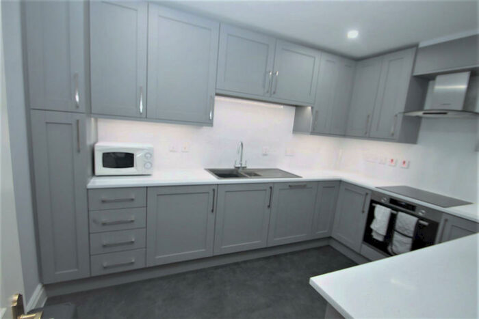 2 Bedroom Flat To Rent In Lychgate Manor, Roxborough Park, Harrow On The Hill, HA1