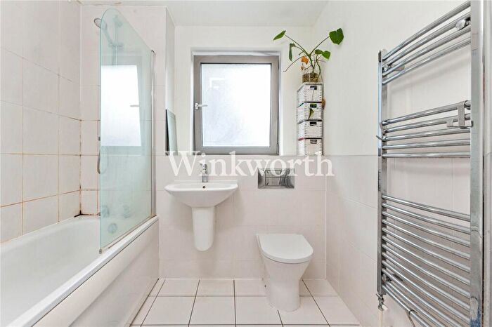 1 Bedroom Apartment For Sale In Waterside Way, London, N17