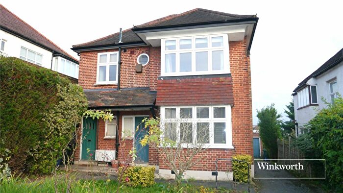 3 Bedroom Maisonette To Rent In Bedford Avenue, High Barnet, EN5