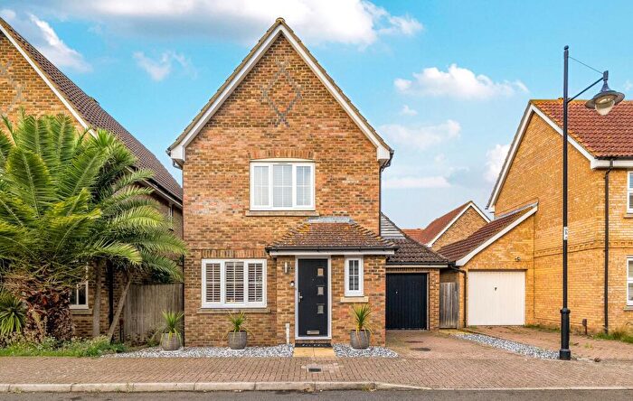 3 Bedroom Detached House For Sale In Woodlark Road, St. Marys Island, Chatham, Kent., ME4