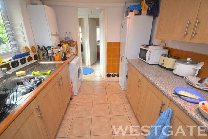 4 Bedroom Terraced House To Rent In Donnington Gardens, Reading, RG1